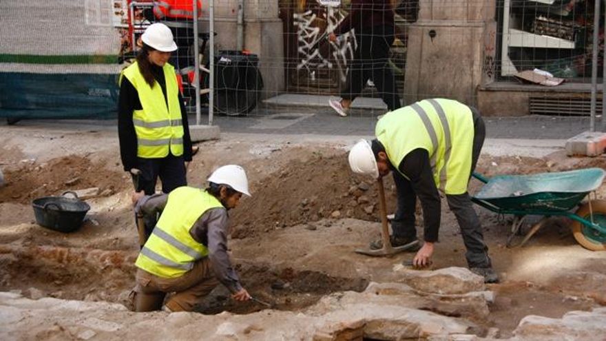 Las obras de la Via Laietana de Barcelona dejan al descubierto cinco casas medievales y un mosaico del siglo XVIII