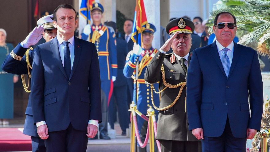 Una periodista francesa, detenida por revelar que su país cometió violaciones en una operación encubierta en Egipto