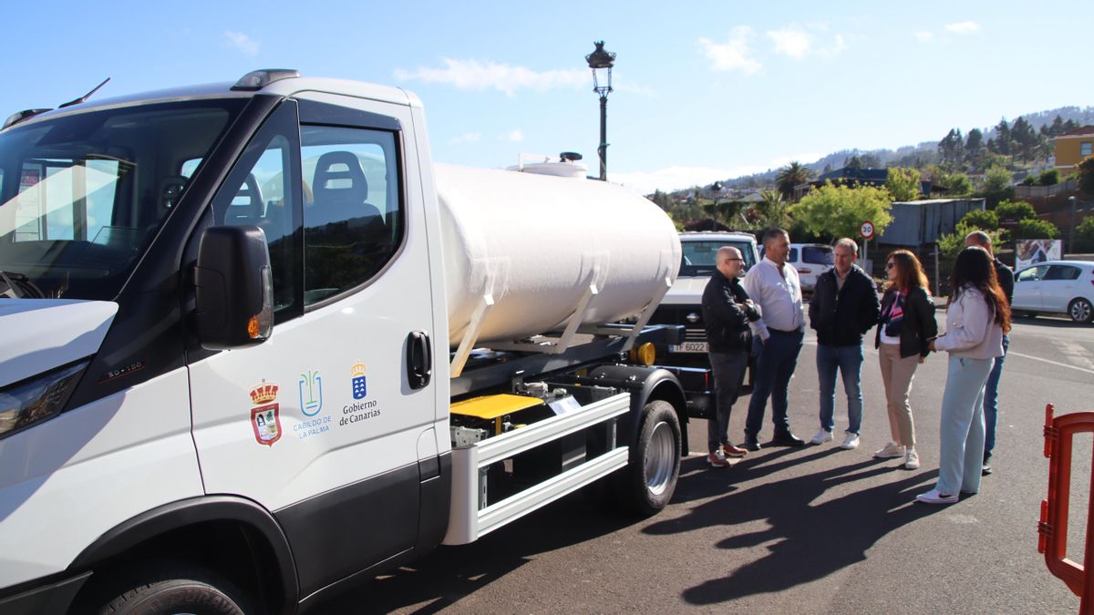 Presentación de los tres vehículos de intervención rápida contra incendios en el marco del proyecto Cinturón Verde.