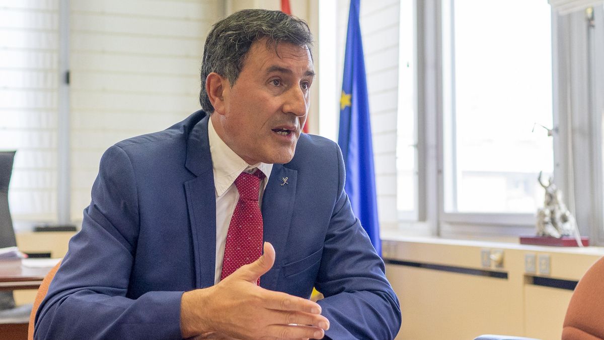 Fernández Mañanes, en la sede de la Consejería, durante una entrevista con eldiario.es. | ROMÁN GARCÍA AGUILERA