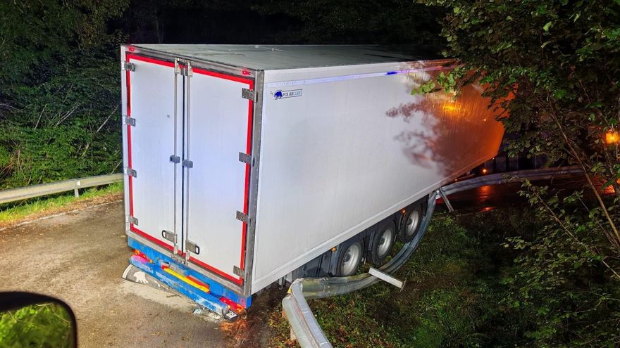 Salida de la vía de un camión.