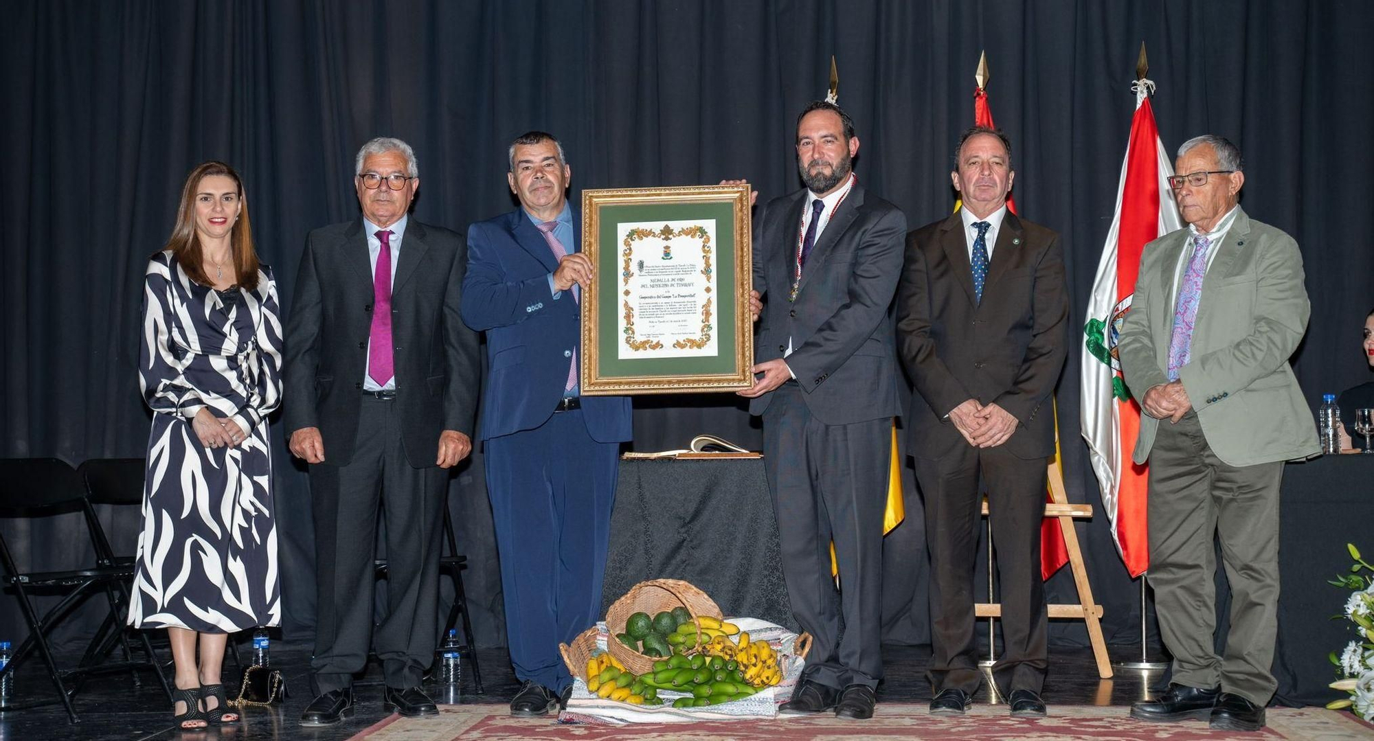 Entrega de la Medalla de Oro del Municipio a la Cooperativa La Prosperidad.
