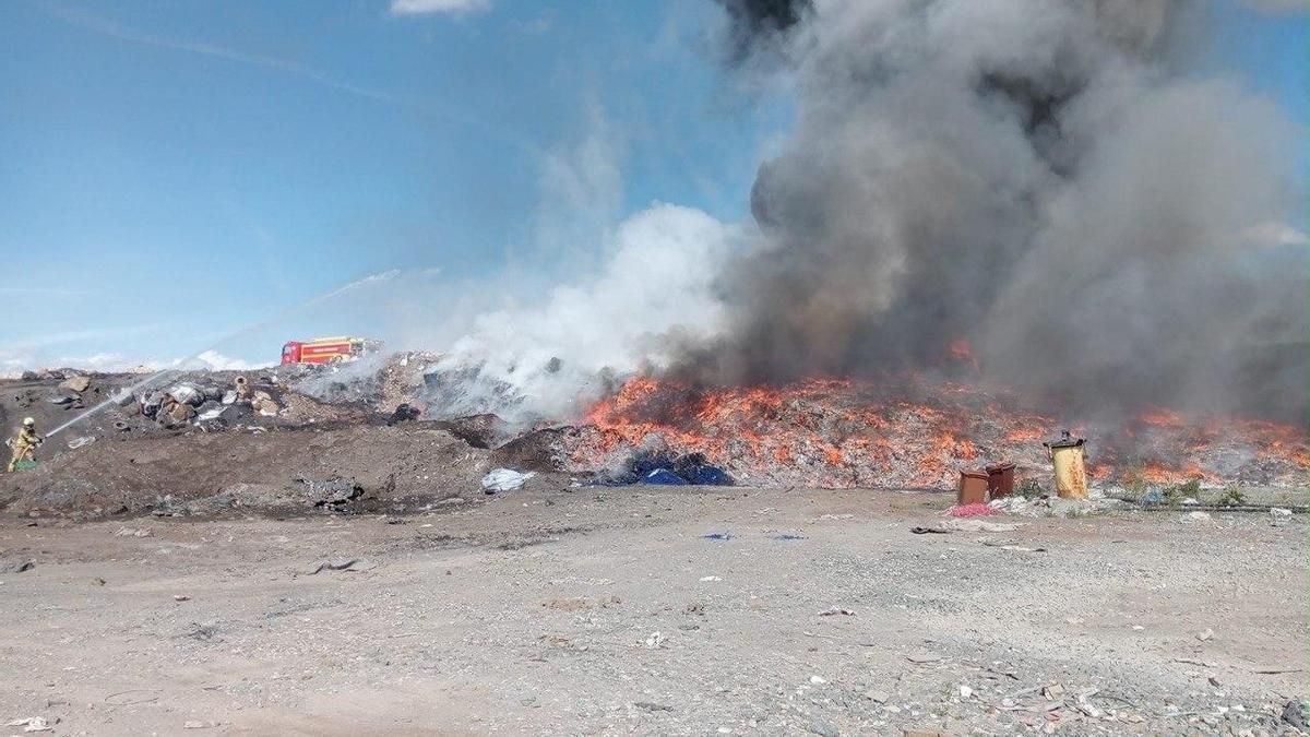 Incendio en el vertedero de Gardelegi