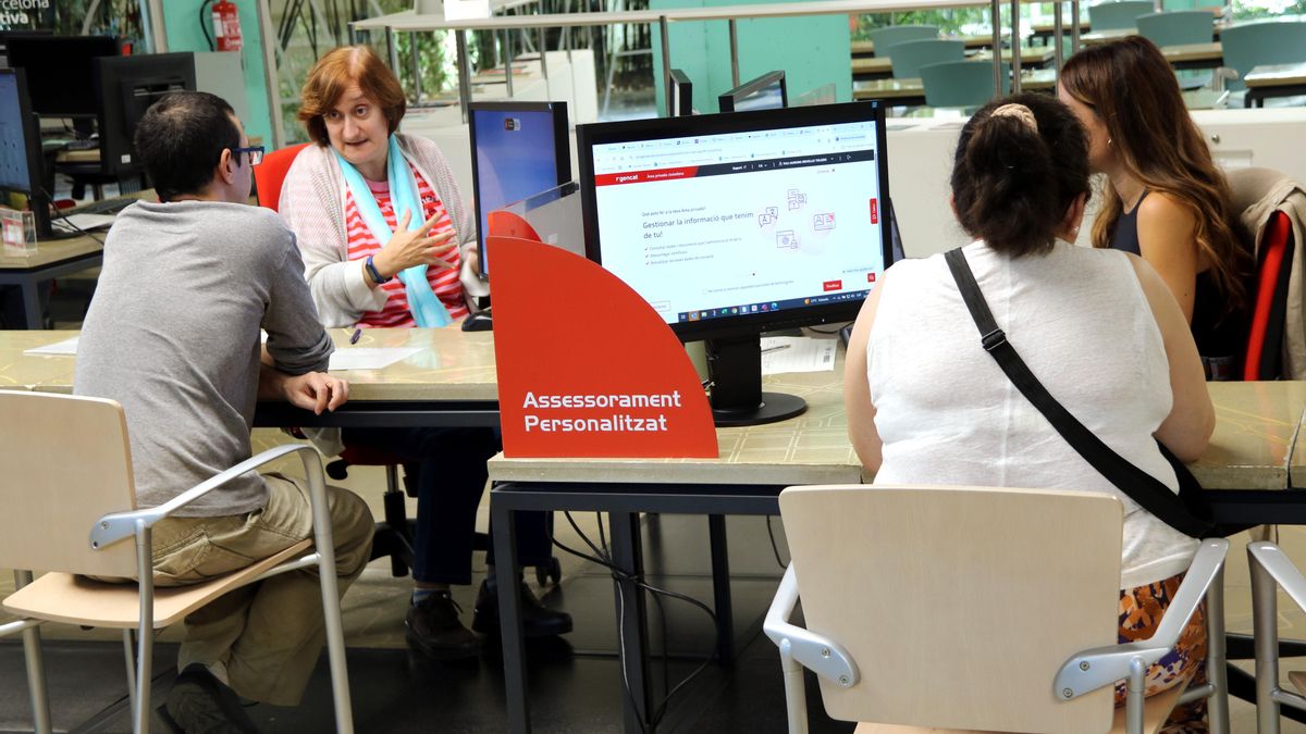 Casi la mitad de los parados de Barcelona tienen 50 años o más: "Te sientes perdido, desubicado y no sabes por dónde empezar"