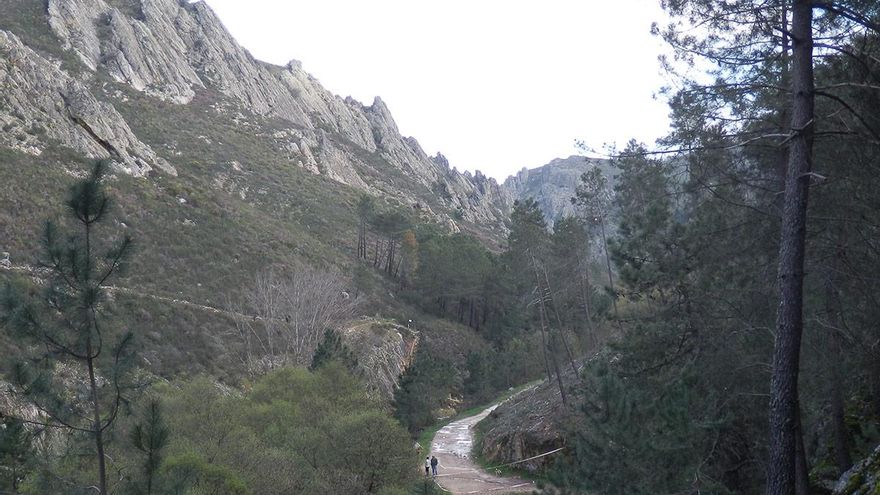 Una ruta de senderismo en Extremadura entre sombras, pozas y desfiladeros para escapar del calor