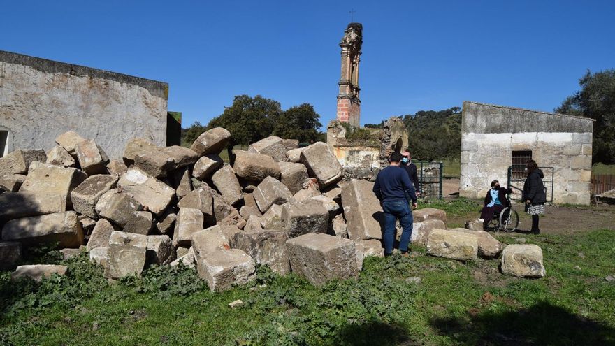 Visita de los técnicos municipales para elaborar el informe que han trasladado al Seprona
