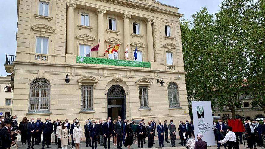 Las autoridades observan un aurresku