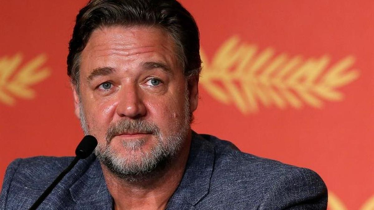 La 'batalla' poco recordada entre George Clooney y Russell Crowe hace 20 años y que terminó gracias a un disco de música