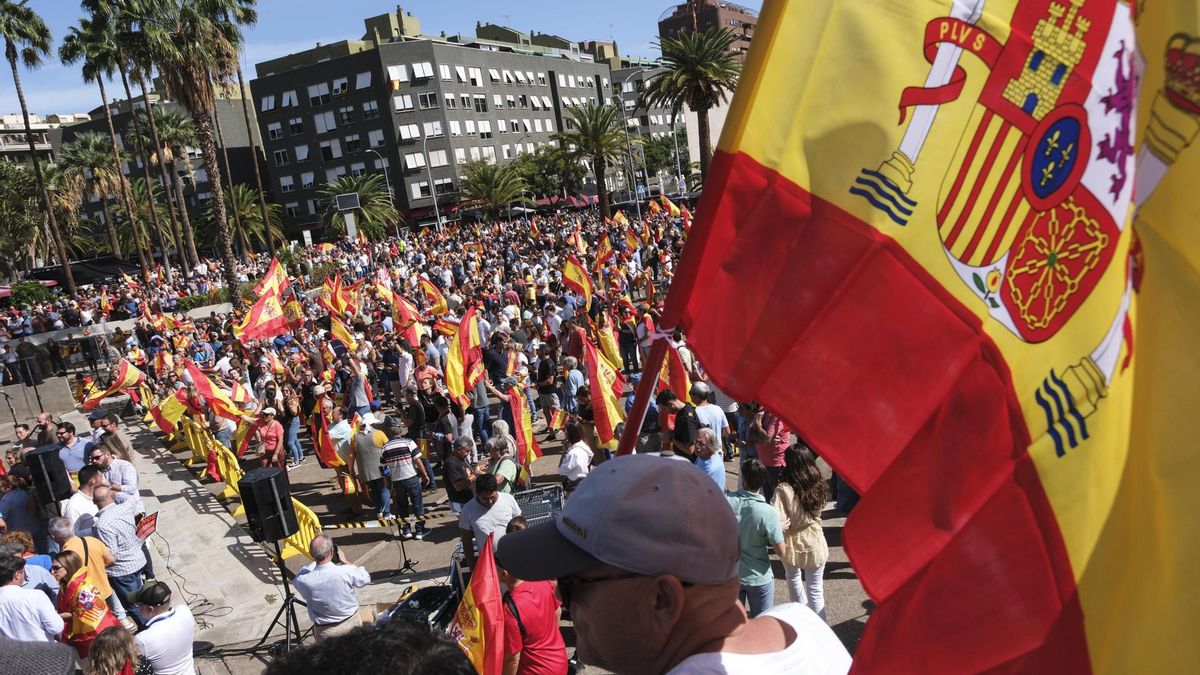 Protesta en contra de la amnistía en Santa Cruz de Tenerife este domingo.