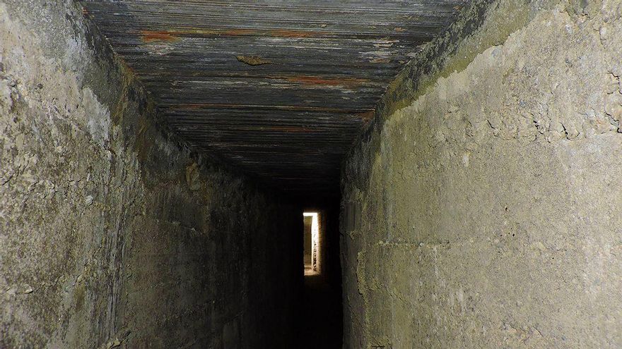 Búnkeres del Alamillo con galería subterránea que une nido y casamata