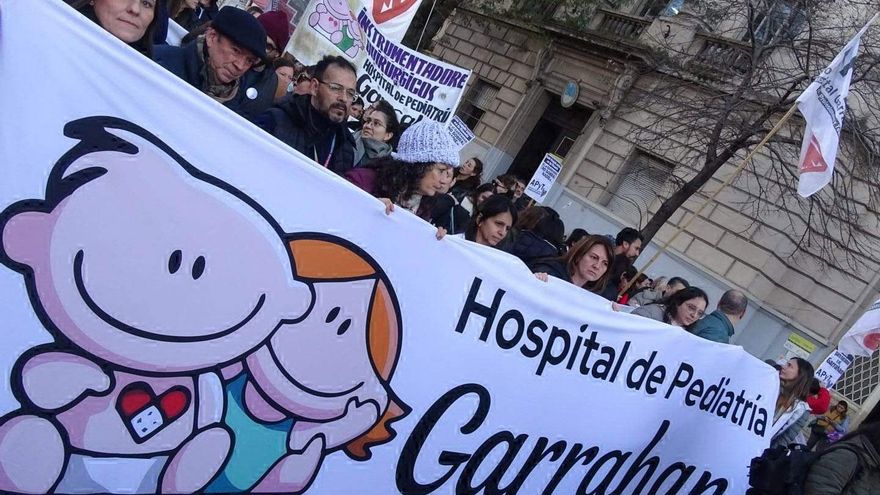 Un hospital pediátrico de vanguardia resiste el ataque de Milei