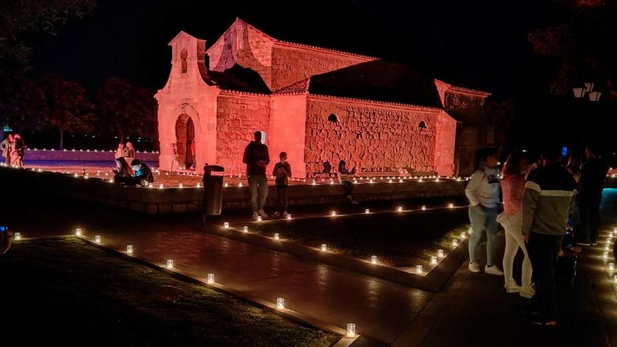 Balcones, ventanas y calles volverán a llenarse de velas encendidas en la noche más mágica del año para este pequeño pueblo palentino