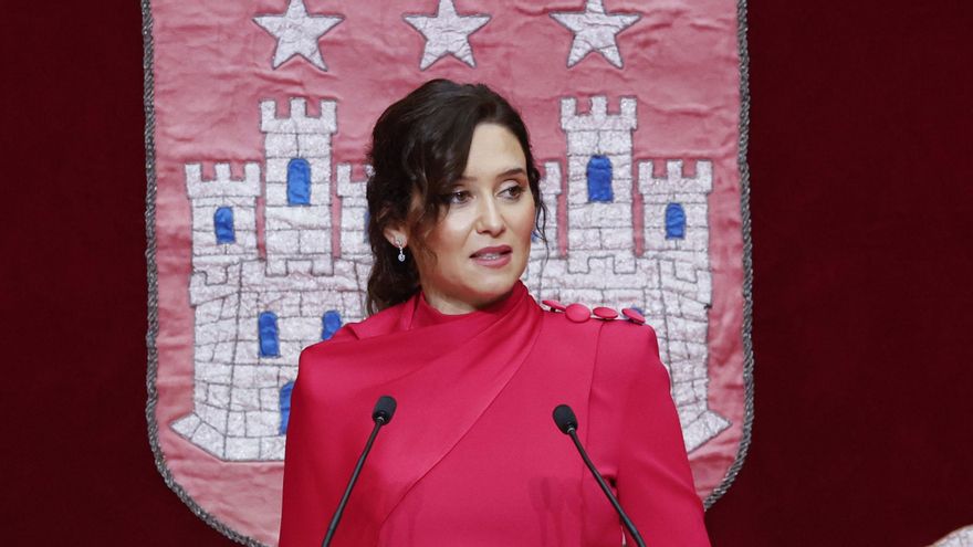 La presidenta de la Comunidad de Madrid, Isabel Diaz Ayuso interviene en el acto de homenaje a la Constitución Española, este lunes en la sede de la Presidencia de la Comunidad de Madrid. EFE/ Zipi