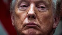 Donald Trump empieza a pagar un precio político por su gestión del coronavirus.