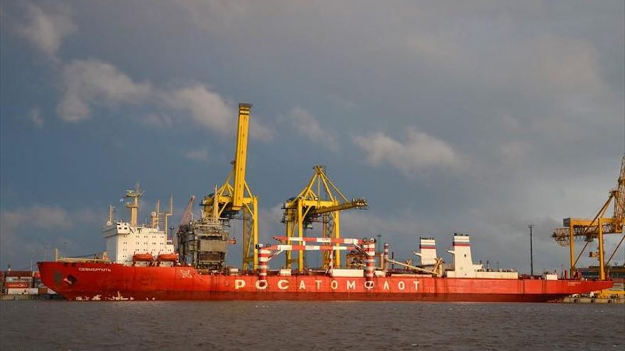 La Marina Mercante realiza un "seguimiento constante" de un buque nuclear averiado a su paso por aguas cercanas a Canarias