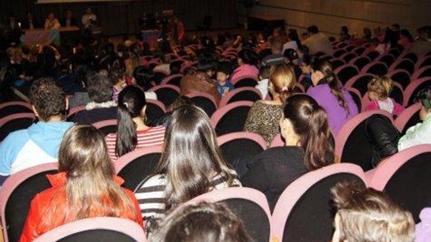 Imágenes de la celebración en el Centro Cívico León Oeste.