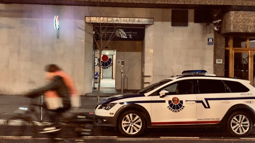 Se duplican desde 2020 las horas extra en la Ertzaintza, que tiene casi 700 agentes menos que los comprometidos