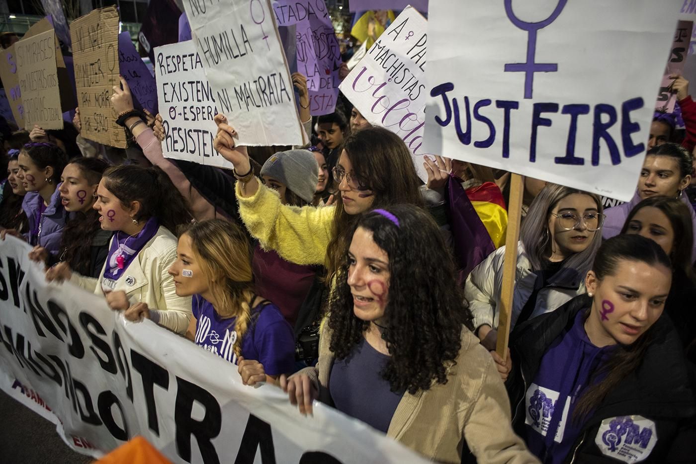 Manifestación feminista en Santander durante la huelga del 8M. | JOAQUÍN GÓMEZ SASTRE