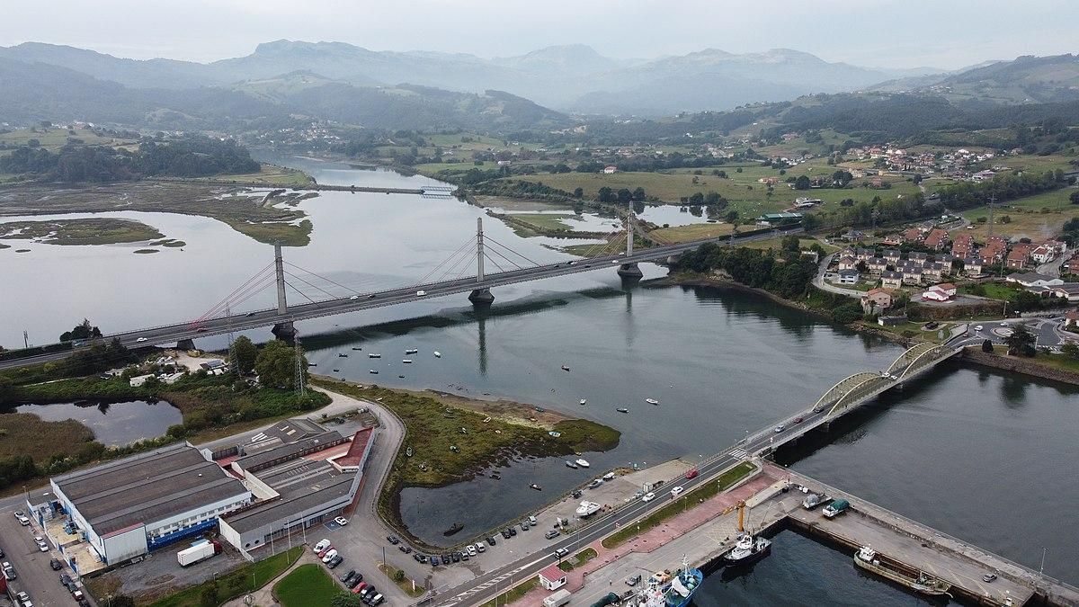 Puente de Treto, en las inmediaciones de Colindres, donde se produjo el salto.