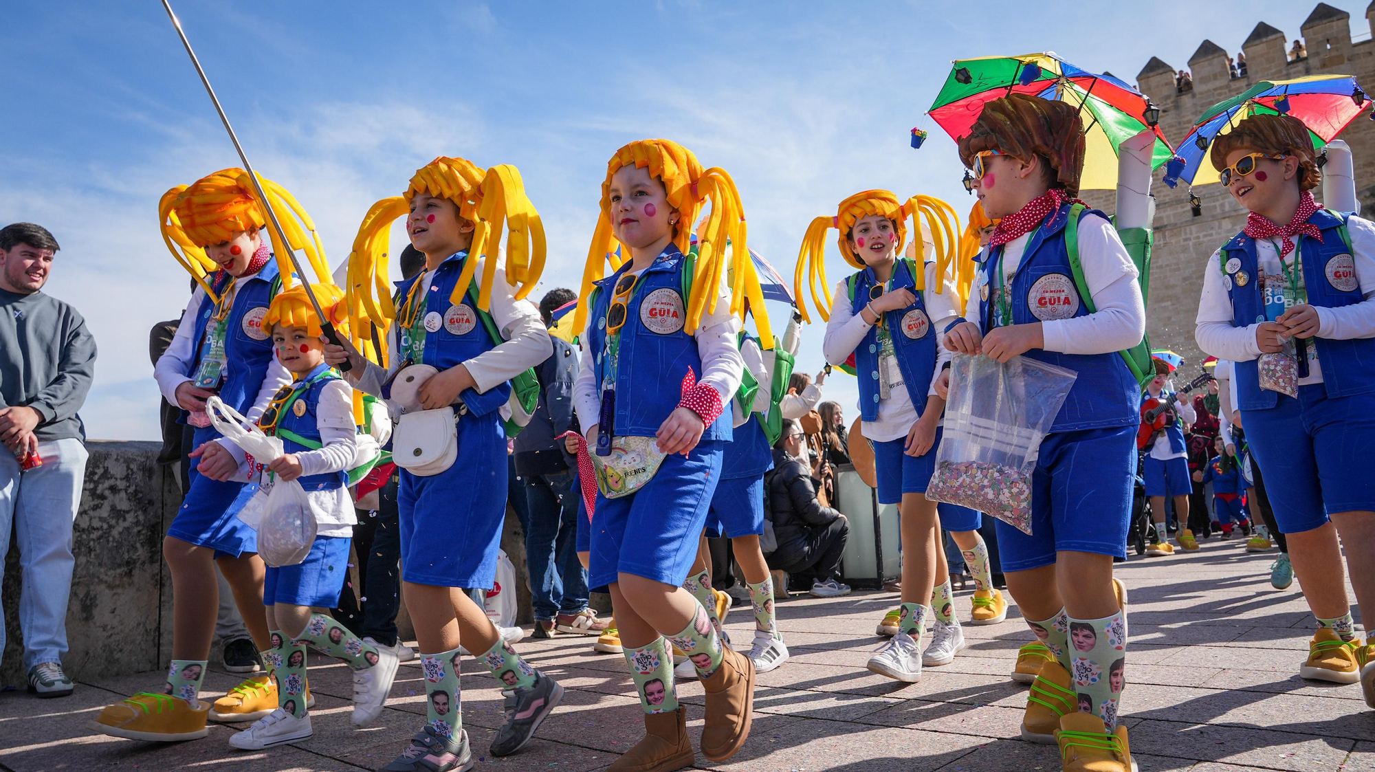 Pasacalles de Carnaval en el Puente Romano
