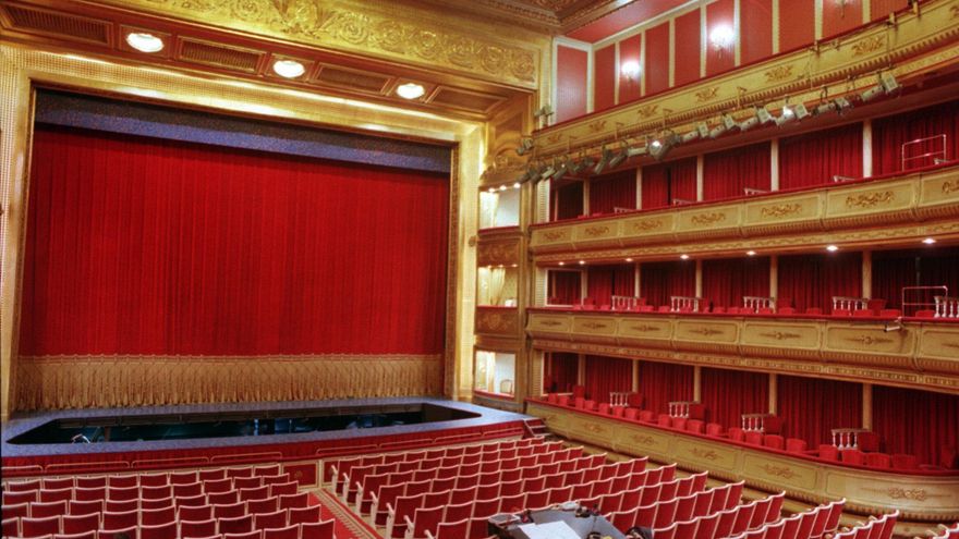 Los técnicos del teatro pasan a la movilización en la calle ante las restricciones de acceso al empleo público