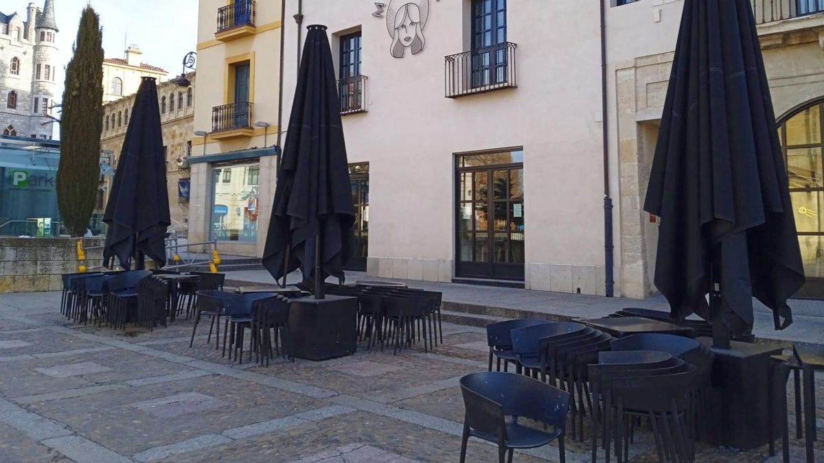 La nueva ordenanza desvela el número de terrazas 'legales' de bares en León y la triquiñuela para no recogerla cada día sin sanción