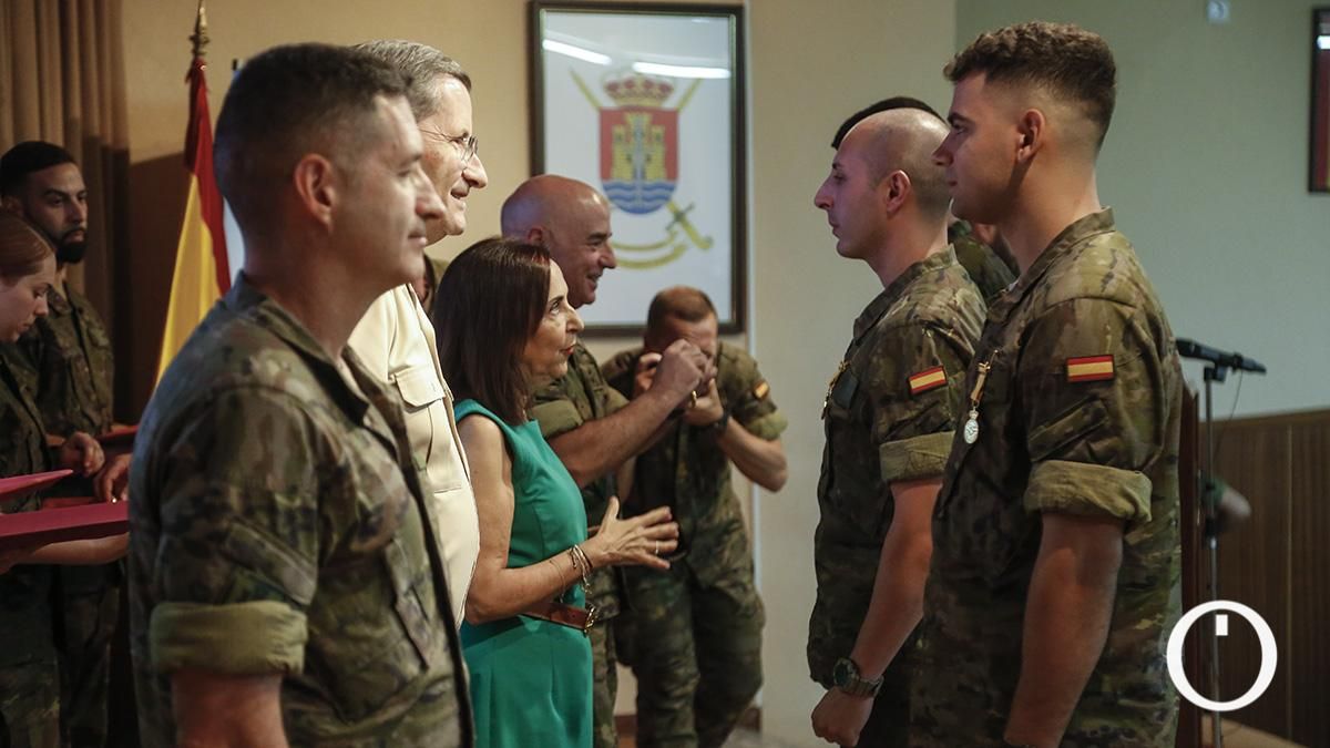 La ministra de Defensa, Margarita Robles, entrega las condecoraciones por la operación Libre Hidalgo y por las acciones realizadas en la DANA