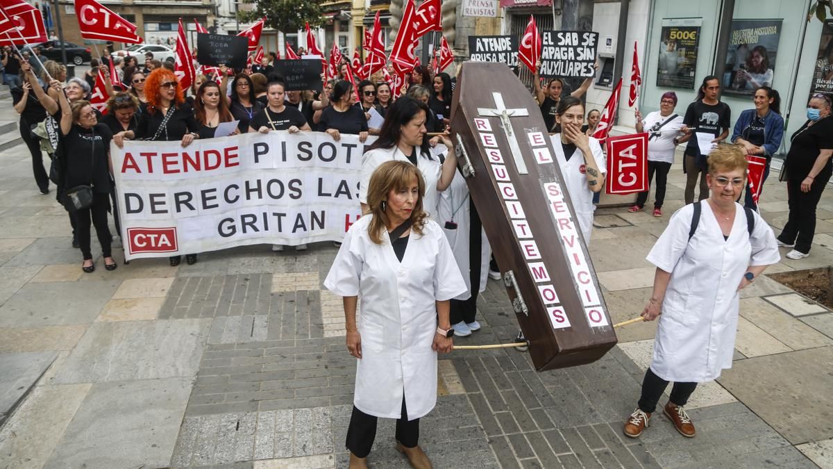 Manifestación de las trabajadoras del Servicio de Ayuda a Domicilio