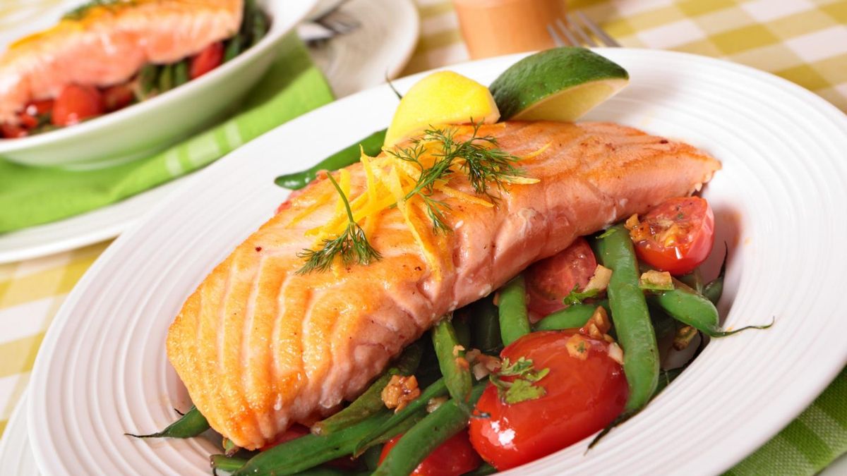 Salmón en papillote con verduras asadas