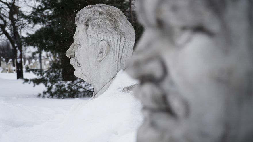 La memoria histórica de la Rusia de Putin: borrar la represión de Stalin y acusar a Europa de nazismo