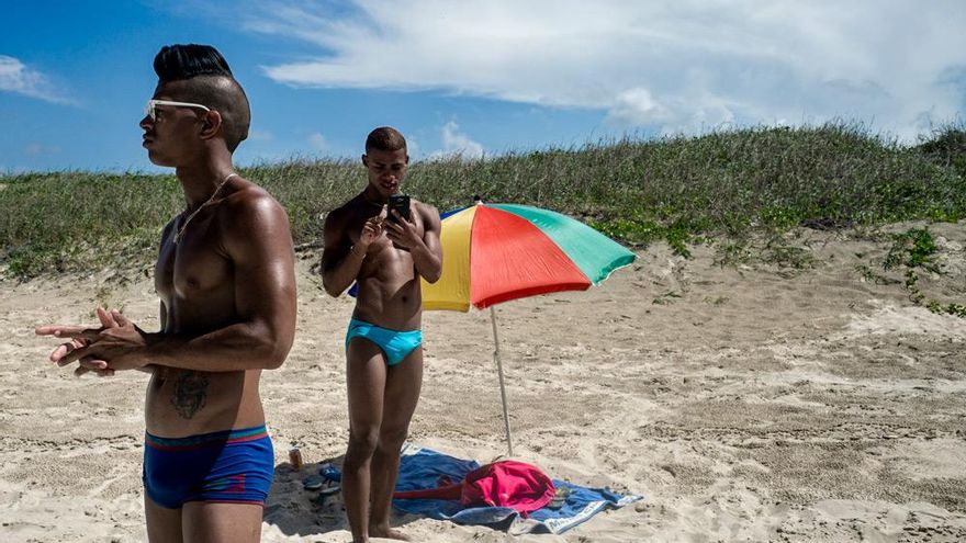 La otra revolución de Cuba: las fotos que retratan la lucha del movimiento LGTBI