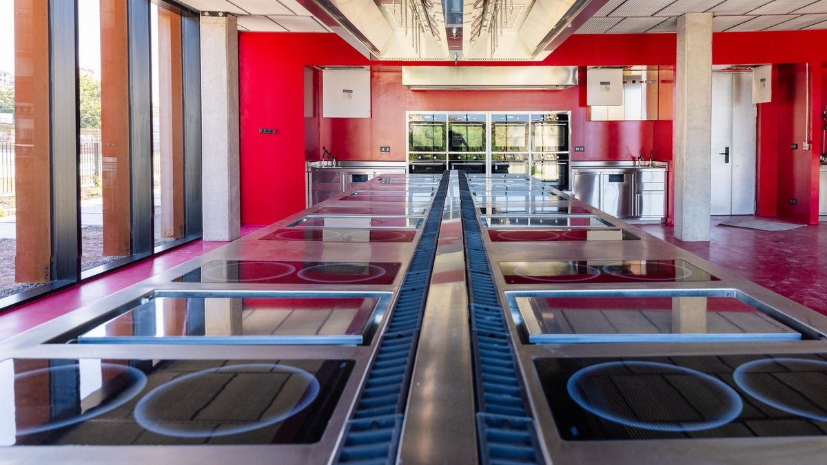 Una vista de una de as cocinas.