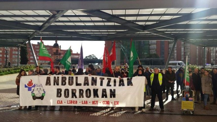 Acusan a ambulancias La Pau de "inflar" su personal para optar a otro concurso con Osakidetza en el inicio de más huelgas
