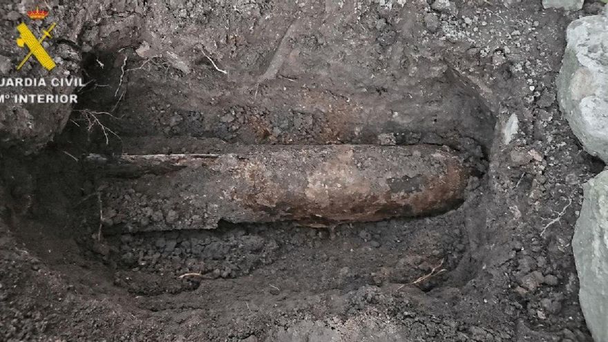 Hallan semienterrada en el patio de una vivienda toledana una bomba de la aviación alemana de la Guerra Civil