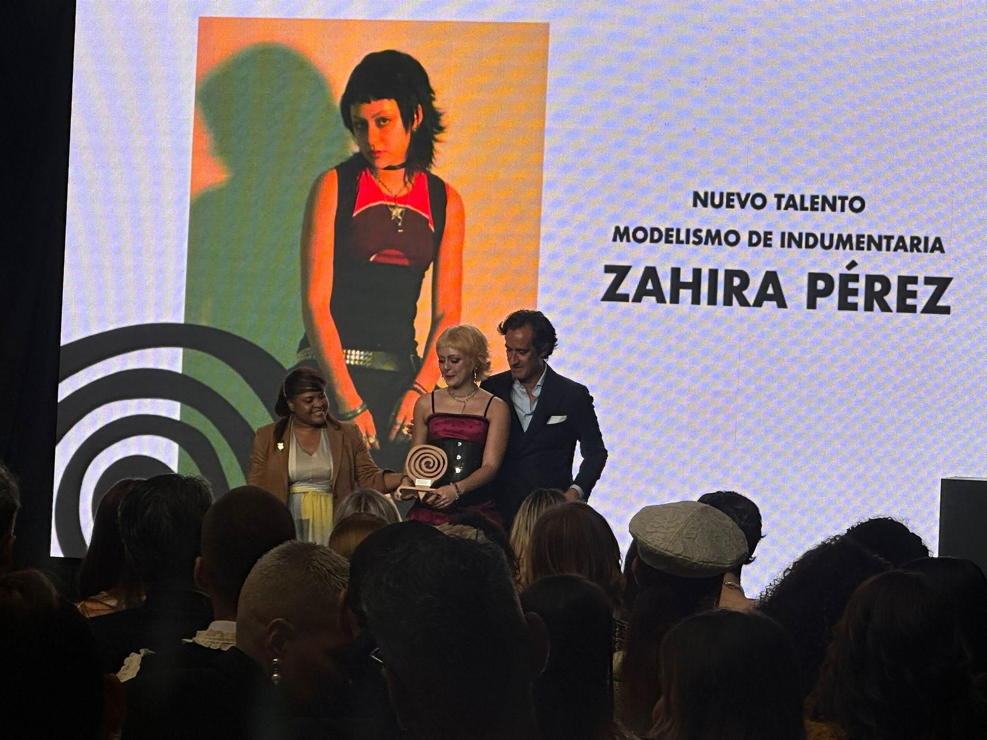 Reconocimiento a Zahira Pérez.