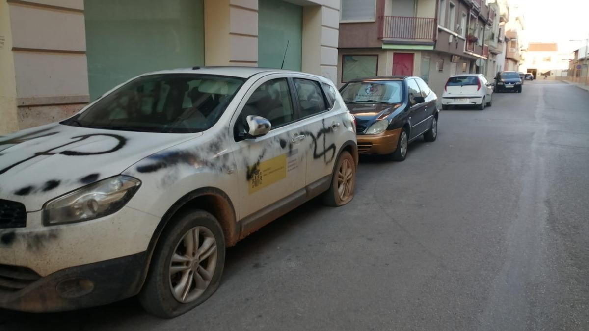 Coche de un agente medioambiental de la Confederación Hidrográfica del Guadiana, vandalizado en 2020
