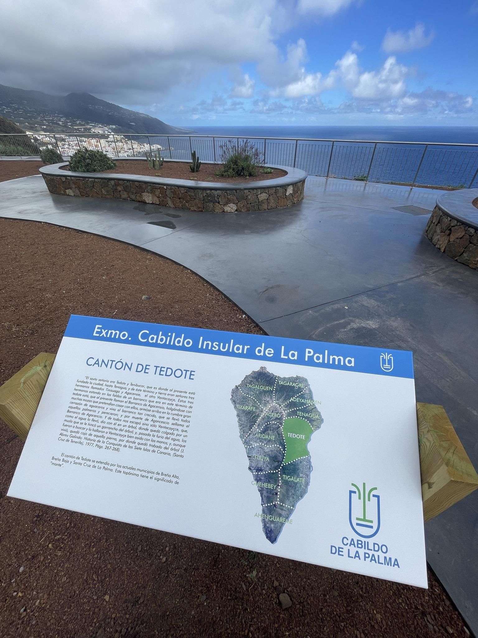 En la imagen, panel informativo que se ha colocado en el Mirador de La Grama (Breña Alta)  referido al cantón de Tedote