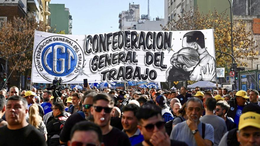 La CGT se moviliza en la previa del Día del Trabajador: "El Gobierno va rumbo a la destrucción de la patria"