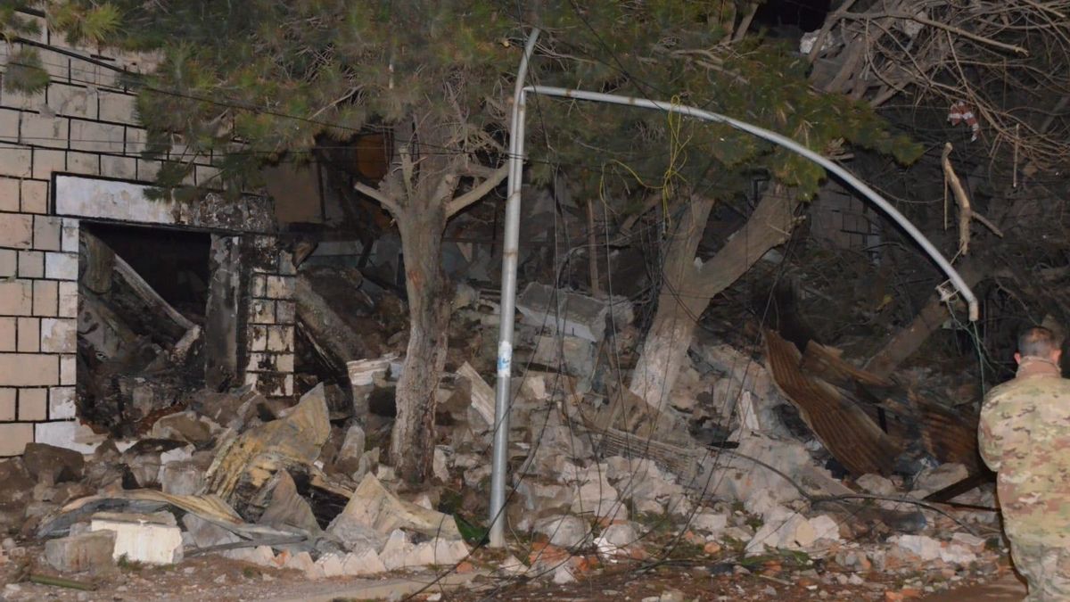 Al menos dos muertos y siete desaparecidos en una doble explosión en un cuartel militar en Bolivia