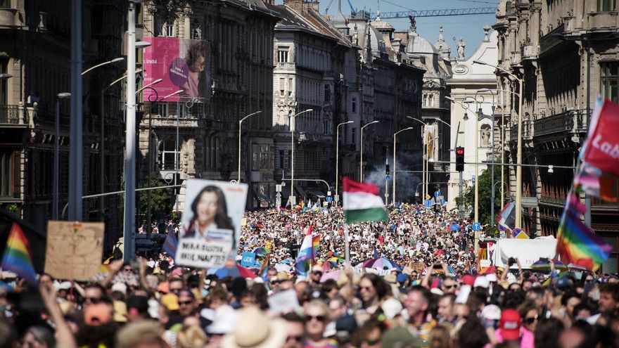 Un Orgullo prohibido que inunda las calles convierte a Budapest en un símbolo frente a la ola ultra