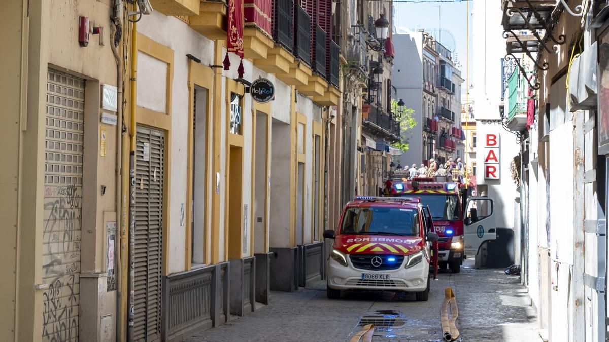 Calle Cuna cortada por incendio, al fondo la Sagrada Cena