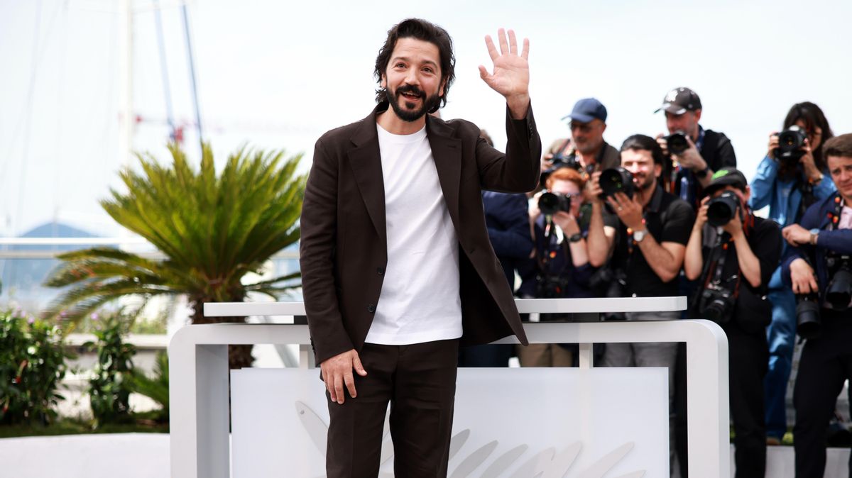 El director mexicano Diego Luna presenta 'Ceniza en la boca' en Cannes. EFE/EPA/CLEMENS BILAN