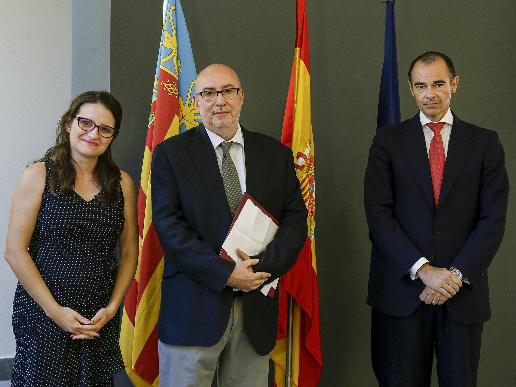 El conseller de Transparencia, Manuel Alcaraz, junto a Mónica Oltra y Manuel Llombart