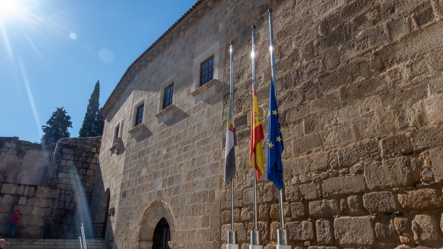 Extremadura despide emocionada a Fernández Vara, un referente de diálogo y cercanía