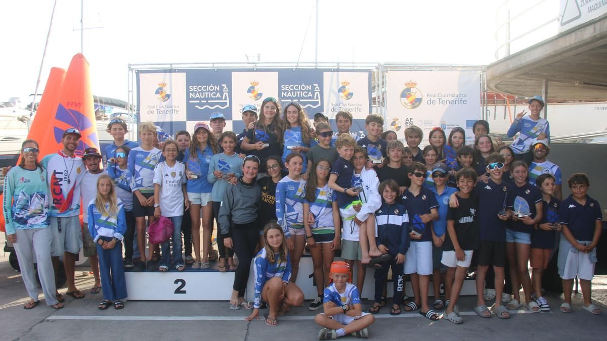 Santiago Pérez, Sofía Hinken, Paola Pérez y Víctor Acosta, campeones de Tenerife de Optimist