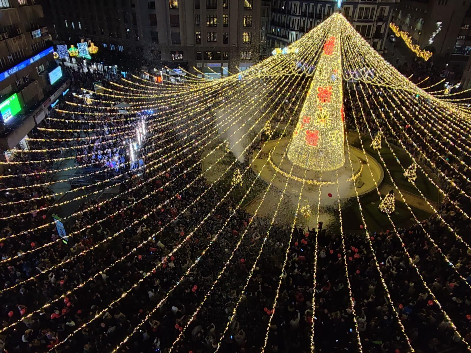 Las imágenes de cómo brilla la Navidad en el centro de León