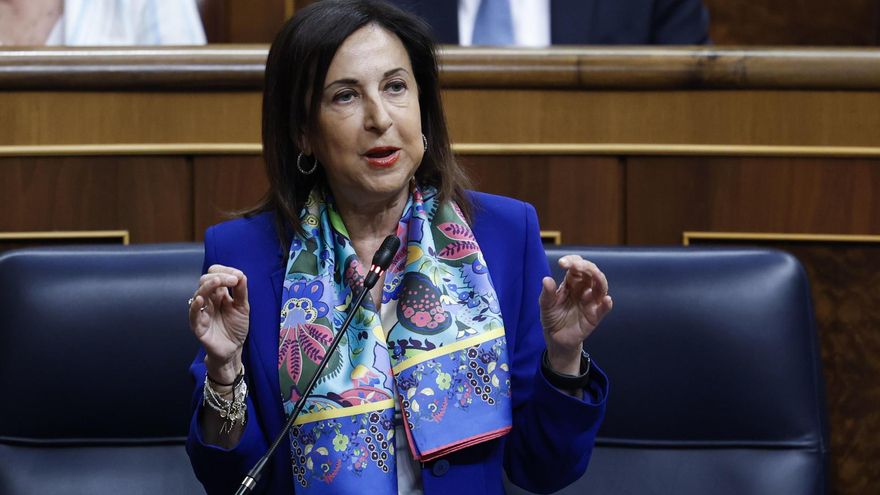 La ministra de Defensa, Margarita Robles interviene en la sesión de control al Gobierno, este miércoles en el Congreso.