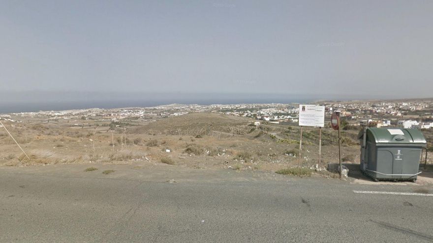 Una mujer, herida moderada después de salirse de la vía con su coche y caer por un barranco en Gran Canaria
