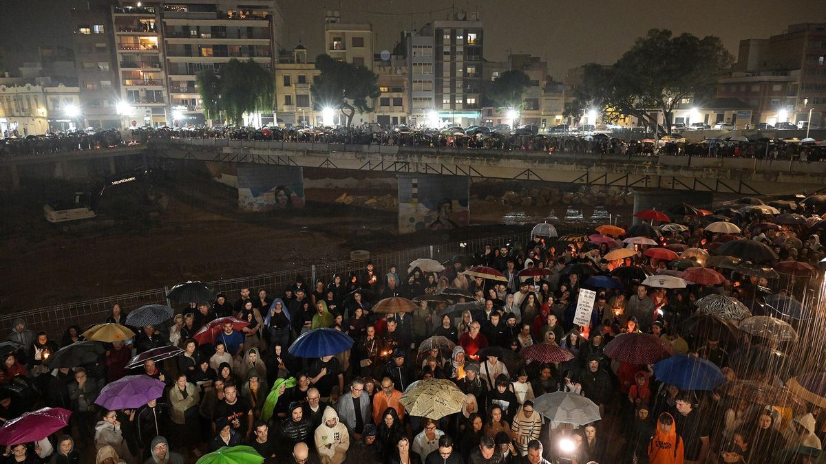 Paiporta rinde homenaje a las 56 víctimas de la dana con una vigila en el primer aniversario de la tragedia