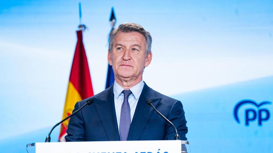 El presidente del Partido Popular, Alberto Núñez Feijóo, comparece ante los medios para hacer balance del curso político, en la sede nacional del PP, a 22 de julio de 2026, en Madrid (España).